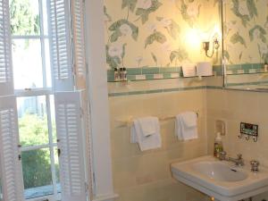 Ένα μπάνιο στο The Beech Tree B&B +5 φωτογραφίες