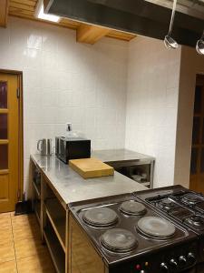A kitchen or kitchenette at Apartmán na hranici