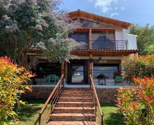 a house with a staircase leading up to it at Mirador Valeisa in Guatavita