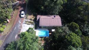 an overhead view of a house with a red roof at Tu casa de campo, Menus de la Montaña, te espera in Cerro Azul