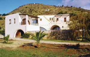 a white house with a hill in the background at Awesome Home In Plativola Ag,g,rethym With 4 Bedrooms, Wifi And Outdoor Swimming Pool in Agia Galini