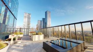 Μπαλκόνι ή βεράντα στο Luxurious Manchester City Centre 2 Bed Apartment