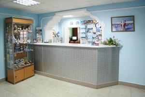 a shop with a counter in a room at Hotel in Votchina Deda Moroza in Velikiy Ustyug