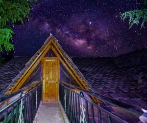 Jibhi şehrindeki Ishan Log Huts- A Boutique Homestay-since 1999 tesisine ait fotoğraf galerisinden bir görsel