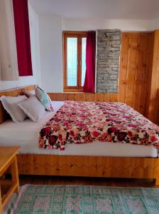 Jibhi şehrindeki Ishan Log Huts- A Boutique Homestay-since 1999 tesisine ait fotoğraf galerisinden bir görsel