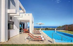 ミラトスにある6 Bedroom Beautiful Home In Lasithi, Creteのヴィラ(スイミングプール、椅子付)