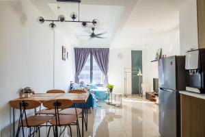 Η κουζίνα ή μικρή κουζίνα στο Tropicana 218 Macalister at Georgetown 2Carparks