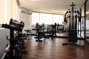 Das Fitnesscenter und/oder die Fitnesseinrichtungen in der Unterkunft Santika Premiere Bintaro