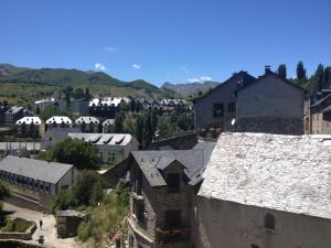 an aerial view of a town with houses and mountains at Hostal Centro in Sallent de Gállego