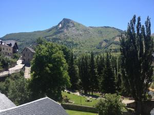 Pemandangan umum gunung atau pemandangan gunung yang diambil dari guest house