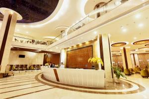a lobby of a hotel with a reception desk at Muong Thanh Luxury Can Tho Hotel in Can Tho +55 photos