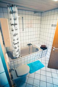 Koupelna v ubytování Rheinterrasse Wohnung 1 + 21 fotografií