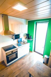 Kuchyň nebo kuchyňský kout v ubytování Rheinterrasse Wohnung 1