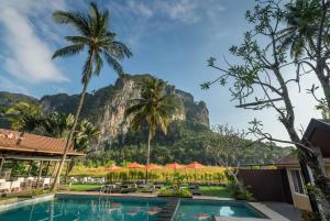 Bazén v ubytování Aonang Paradise Resort Krabi nebo v jeho okolí