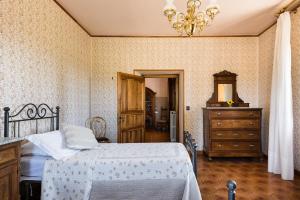 Postel nebo postele na pokoji v ubytování Villa Eleonora + 37 fotografií