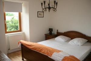 En eller flere senge i et værelse på Gîte de Vacances - Côtes d Armor - Pluduno, Plancoët