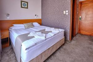 Posteľ alebo postele v izbe v ubytovaní Lugas Hotel