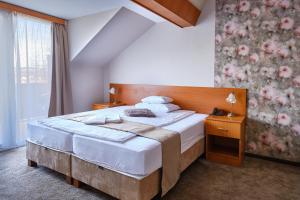 Posteľ alebo postele v izbe v ubytovaní Lugas Hotel