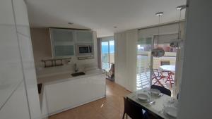 Kuchyň nebo kuchyňský kout v ubytování Apartamento moderno en la playa norte de Peñíscola