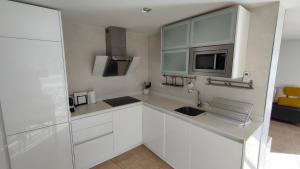 Kuchyň nebo kuchyňský kout v ubytování Apartamento moderno en la playa norte de Peñíscola