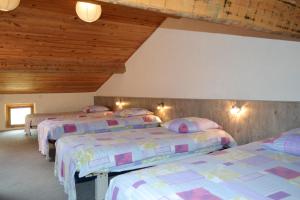 Postel nebo postele na pokoji v ubytování Villa spacieuse à Laurac avec piscine partagée 160 m²