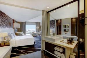 Katil atau katil-katil dalam bilik di Radisson Blu Lagos Ikeja