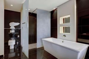 Bilik mandi di Radisson Blu Lagos Ikeja