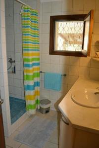 Kúpeľňa v ubytovaní CASA LA SIESTA- Ruhiges Ferienhaus in Cala Ratjada, 300 m vom Strand Son Moll entfernt + 18 fotografií