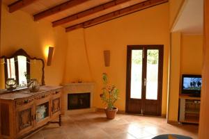 Televízia a/alebo spoločenská miestnosť v ubytovaní CASA LA SIESTA- Ruhiges Ferienhaus in Cala Ratjada, 300 m vom Strand Son Moll entfernt