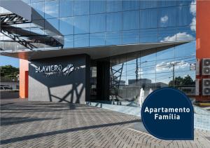 a building with a sign in front of it at Slaviero Hotel Chapecó - Pet Friendly in Chapecó