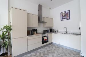 Modern 2bed 2bath flat near Princes street