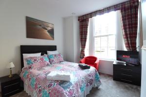 Modern 2bed 2bath flat near Princes street