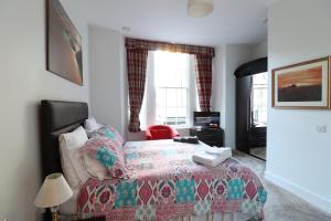 Modern 2bed 2bath flat near Princes street