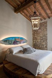 En eller flere senge i et værelse på Bolgheri Wine Suite