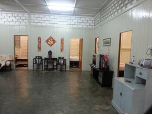 En eller flere senge i et værelse på Green Season Cottage