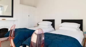 Gallery image of Tranquil Beachfront Beautiful 2-Bed Apartment in Deal +24 photos
