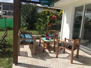 حديقة خارج appartement privé ECO-RESPONSABLE, vue sur la mer des Caraibes et jardin clos, WiFi, à 2mn de la plage