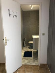 AU MIMOSA - Chambre d'hôte Le Laurier tesisinde bir banyo