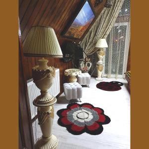 a room with a lamp and a flower on a floor at Camere LUX Telecabina Busteni in Buşteni +1 photo