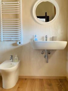 Bilik mandi di L'IPPOCASTANO Appartamenti - B&B