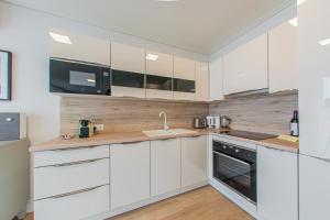 A kitchen or kitchenette at University city life Bestern