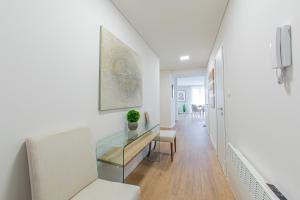 A television and/or entertainment centre at University city life Bestern