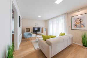 A television and/or entertainment centre at University city life Bestern