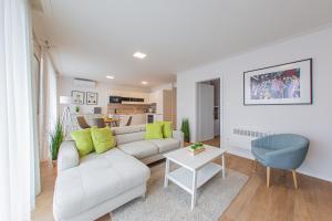 A kitchen or kitchenette at University city life Bestern