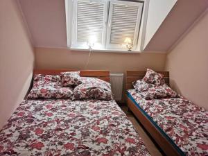 Łóżko lub łóżka w pokoju w obiekcie Apartamenty u Wieśka