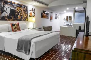 Postel nebo postele na pokoji v ubytování MayaFair Design Hotel