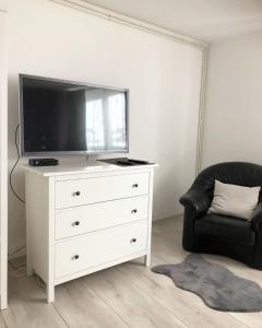 Televízia a/alebo spoločenská miestnosť v ubytovaní Apartman Bloom