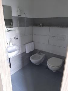 A bathroom at Hotel Conca d'Oro