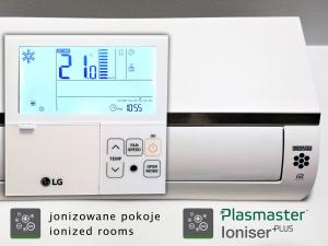 a microwave oven with a sign that reads panasonic poodle insulated rooms at Hotel Protea Bolesławiec in Bolesławiec