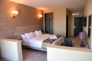 Postel nebo postele na pokoji v ubytování Hôtel Saja